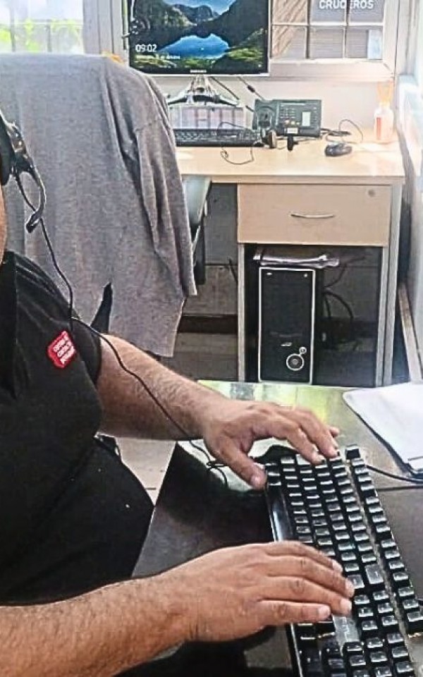 Es técnico en Computación, estudia Comunicación Social y es ciego: cómo es vivir una vida autónoma con discapacidad